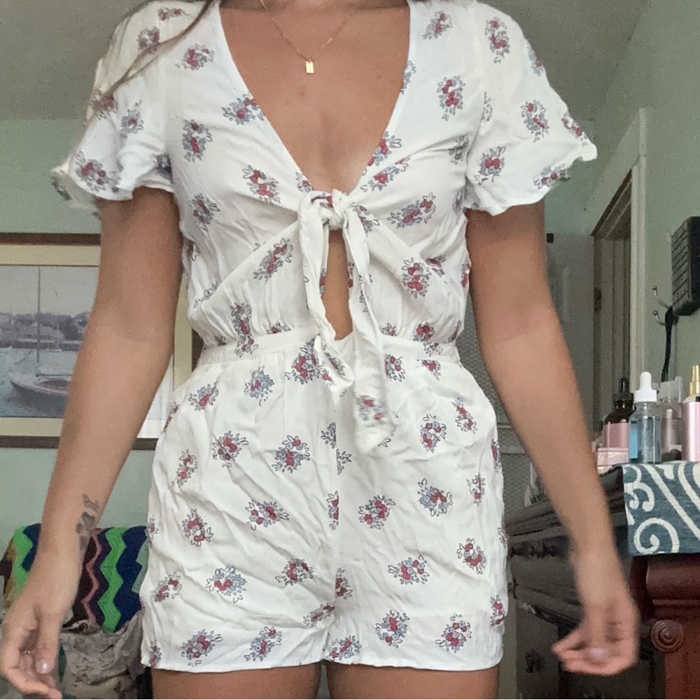 Beautiful white romper size 2